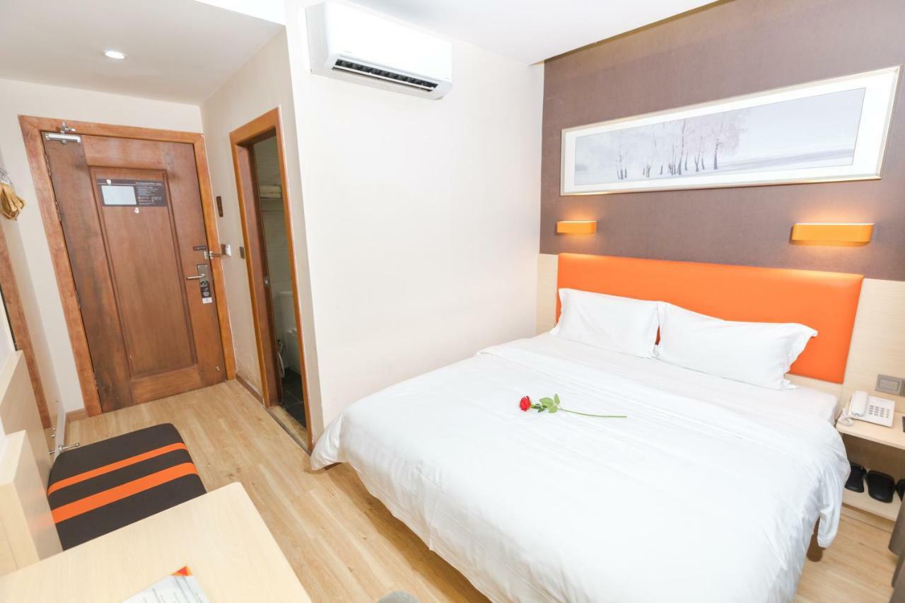 7 Days Premium Hotel Phnom Penh Exteriör bild