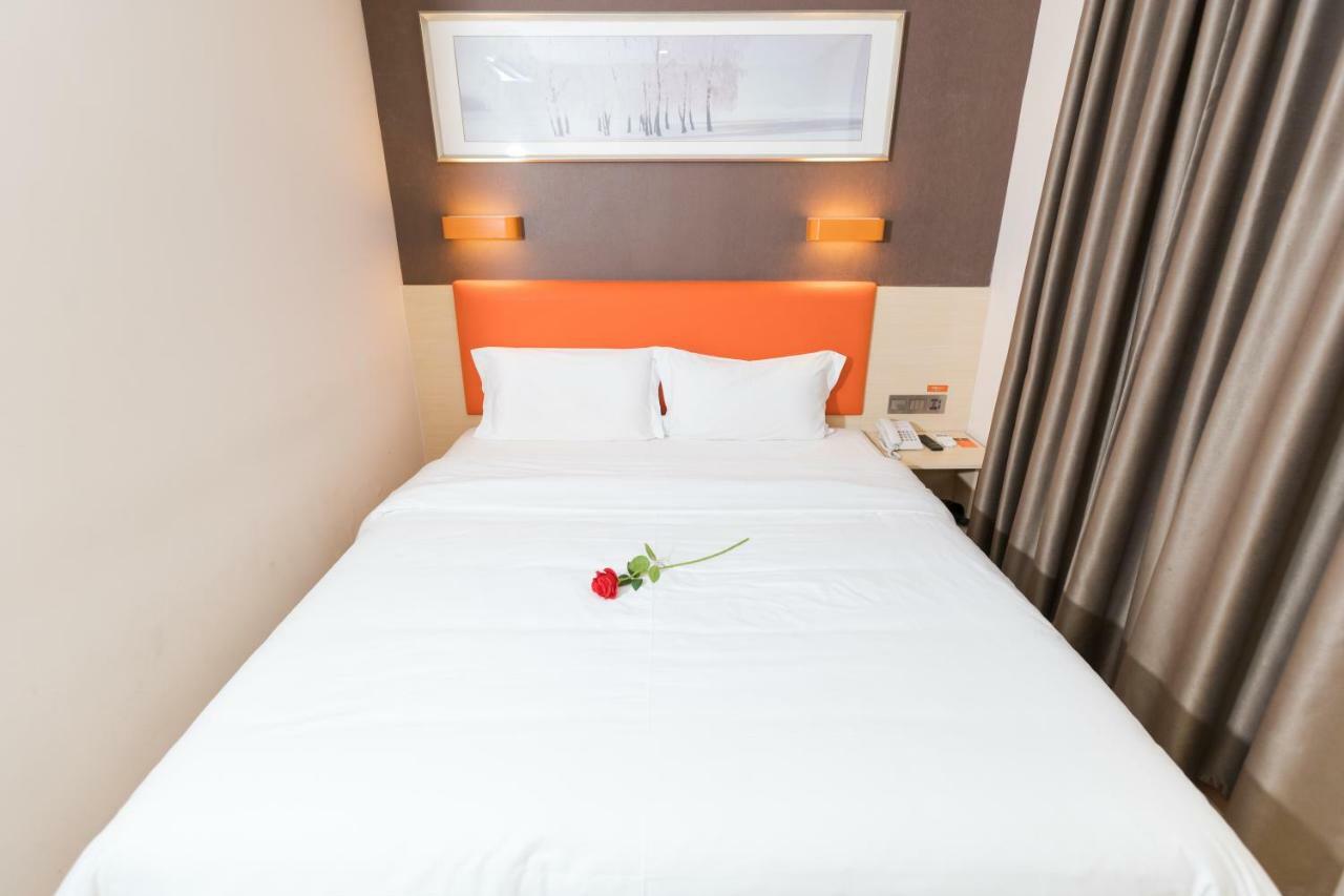 7 Days Premium Hotel Phnom Penh Exteriör bild