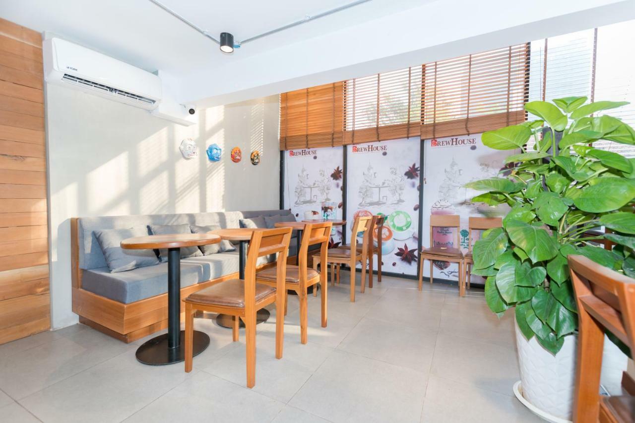 7 Days Premium Hotel Phnom Penh Exteriör bild