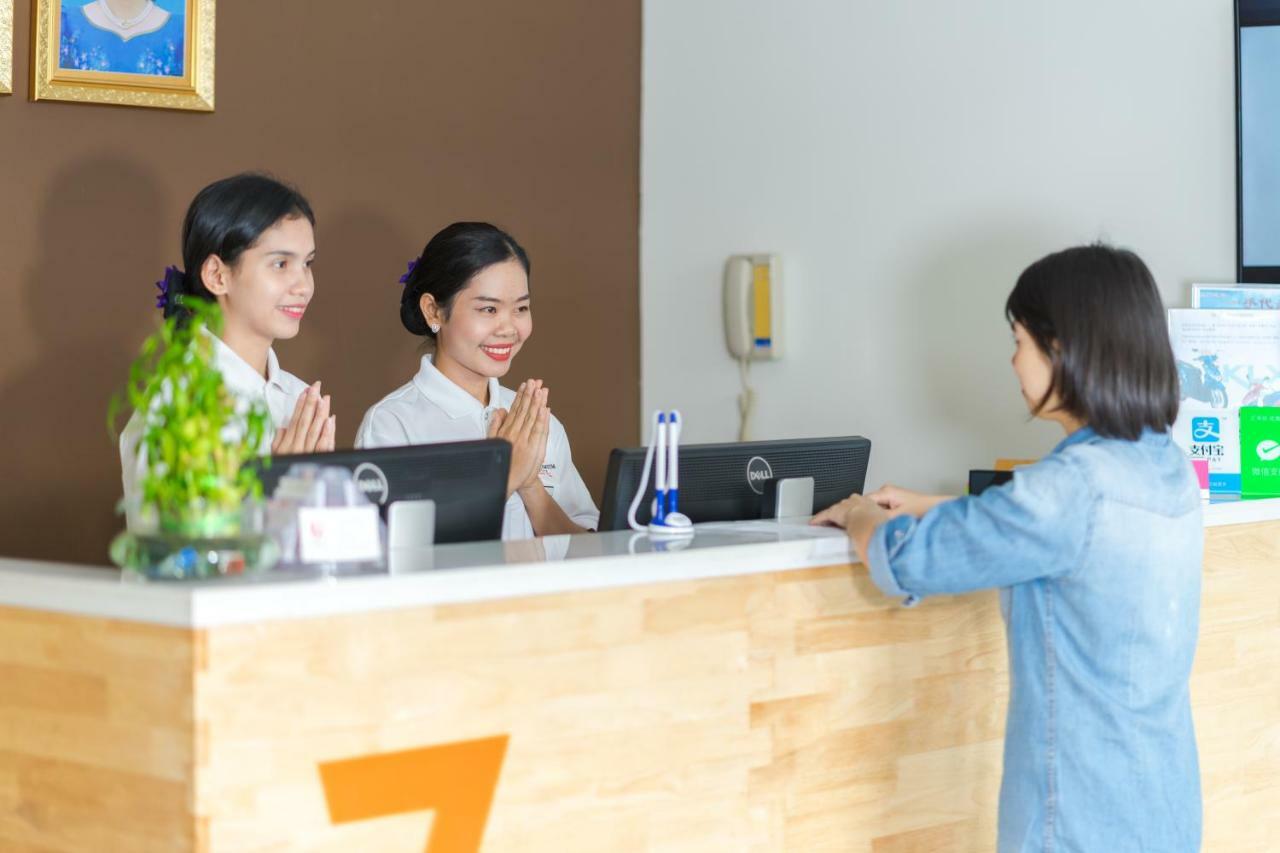 7 Days Premium Hotel Phnom Penh Exteriör bild